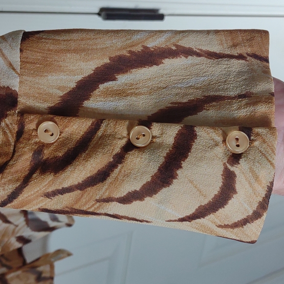 Bebe small animal semi-sheer button down top. - Picture 3 of 4